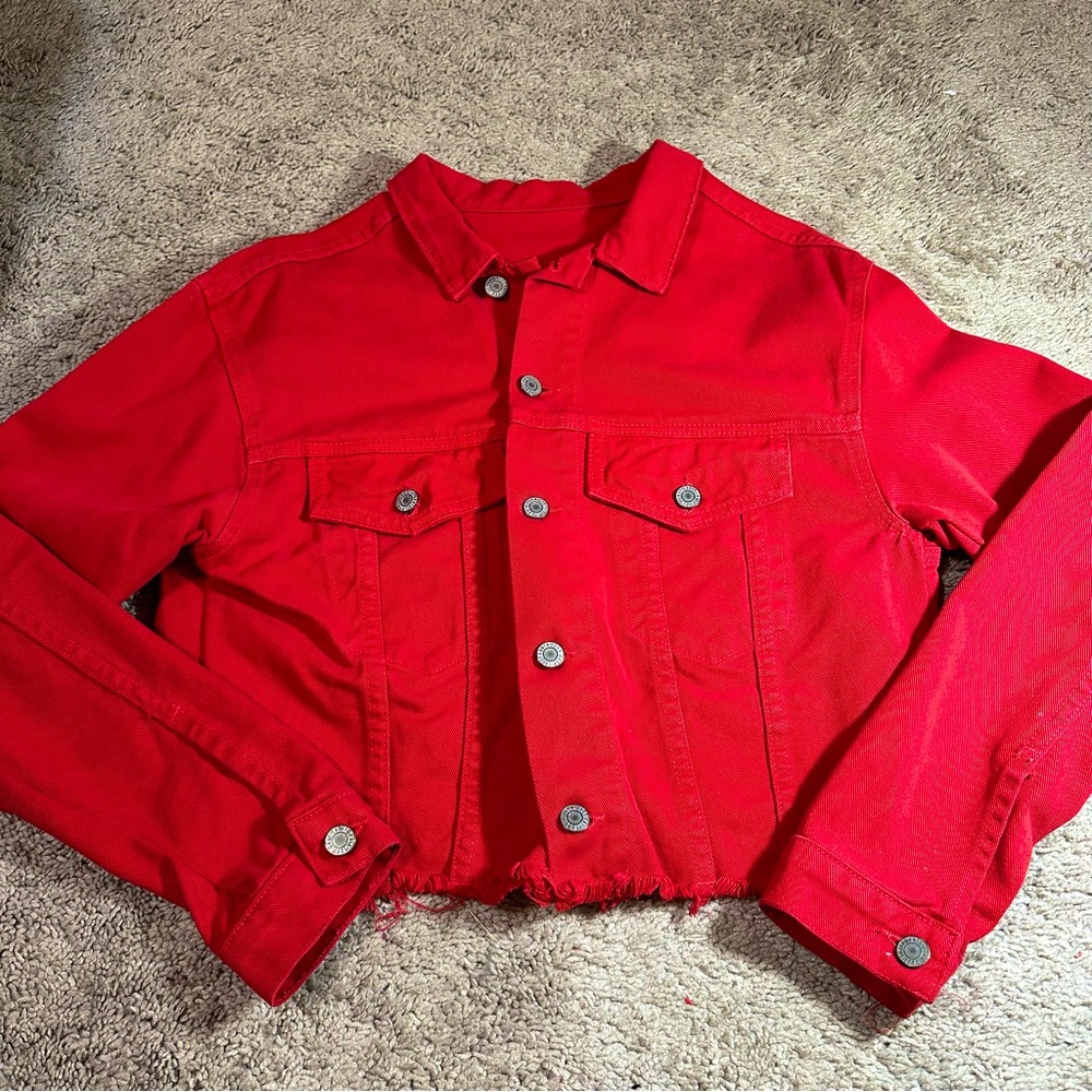 Red cropped denim jacket 😍